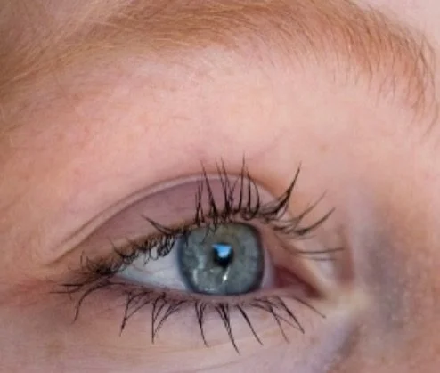 Poppy Sloane Tres Chic Plus Smudge Proof Vegan Mascara - Image 2