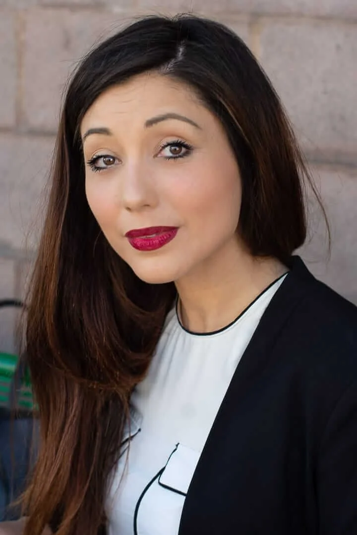 Poppy Sloane Tres Chic Vegan Eyebrow Gel woman wearing tres chic vegan eyebrow gel